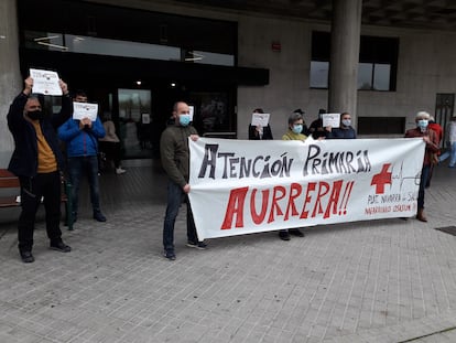 La Plataforma Navarra de Salud se concentra en Pamplona en defensa de la Atención Primaria.