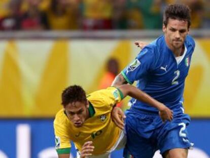 Neymar choca con Giaccherini