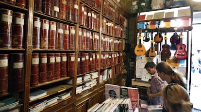 La tienda musical Emporium de la Rambla, amenazada también por el fin de la LAU.