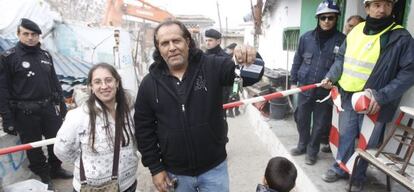 Una de las familias que será realojadas.