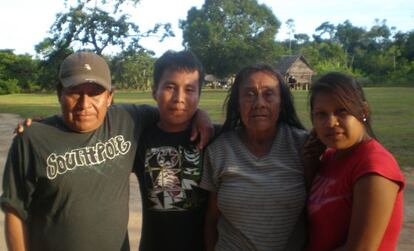 Un grupo de indígenas iskonawa.