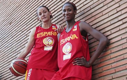 Laia Palau y Astou N'Dour, en la selección