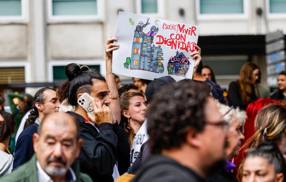 Los jóvenes abanderan la protesta masiva en Madrid por la vivienda ...