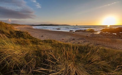 Playa de Valdearenas, en Liencres (Cantabria).