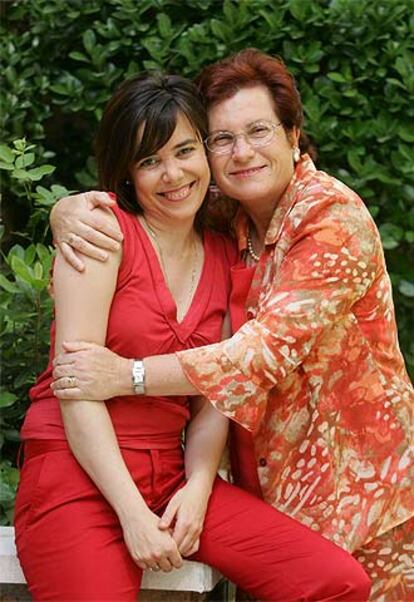 Reyes Gutiérrez con su madre, Rosa Alonso.