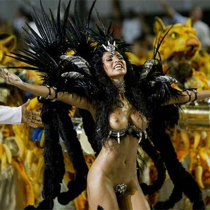 La reina de una escuela de samba, durante el carnaval de 2003.