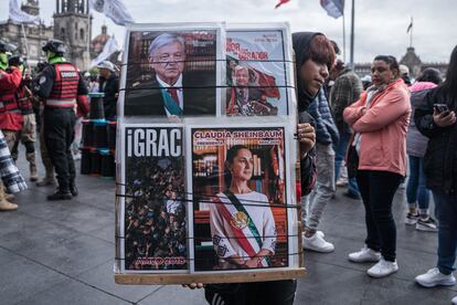 Pósters de apoyo a Claudia Sheinbaum y Andrés Manuel López Obrador en el Zócalo.