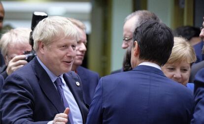 Los líderes europeos felicitan a Boris Johnson en Bruselas.
