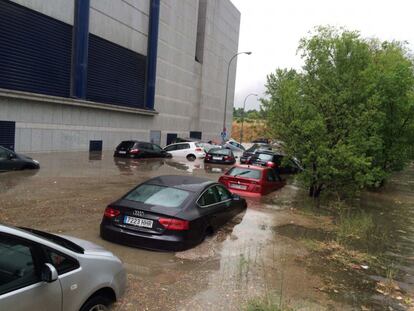 Una calle inundada cerca del Campo de las Naciones.