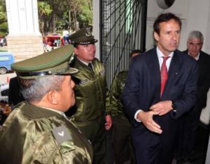 El expresidente de Bolivia Jorge Quiroga (d) (2001-2002) fue registrado este miércoles al asistir a una audiencia de medidas cautelares en el Tribunal Supremo de Justicia, en Sucre (Bolivia).