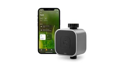 Productos de jardín ofertas de primavera sobre fondo blanco.