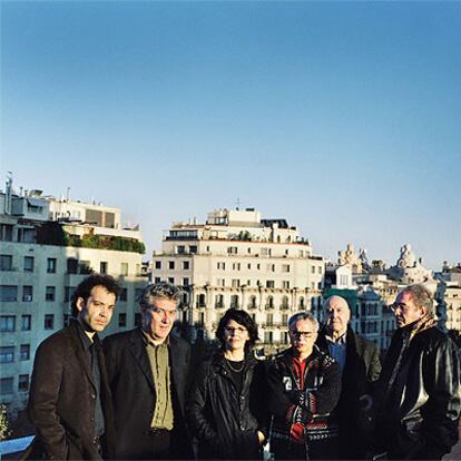 De izquierda a derecha: Toni Sala, Quim Monzó, Imma Monsó, Ferran Torrent, Emili Teixidor y Julià de Jòdar, la pasada semana en Barcelona.