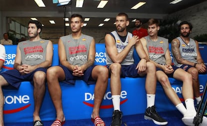 Abrines, Willy Hernang&oacute;mez, Marc Gasol, Juancho Hernang&oacute;mez y Ricky Rubio.
 