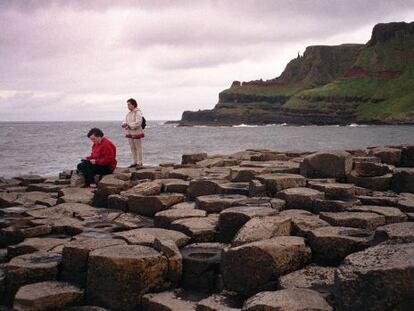 La Calzada del Gigante, en la ruta costera de Antrim, en Irlanda del Norte.