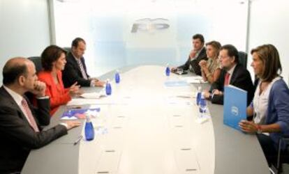 Reunión entre el PP y UPN en Génova para forjar el acuerdo electoral.
