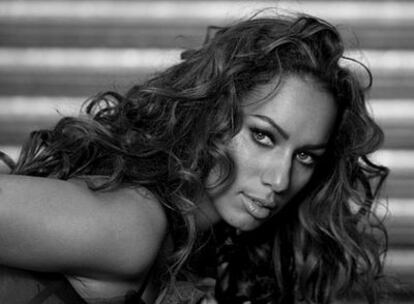 Leona Lewis, ganadora del 'Factor X' británico, opta al premio Brit como mejor solista femenina. En la imagen, la cantante en una foto promocional.