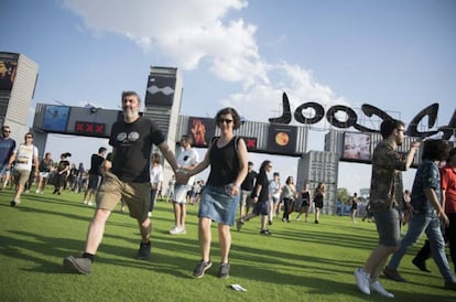 Una pareja accede al recinto que acoge esta edición del festival Mad Cool, el 13 de julio de 2018.