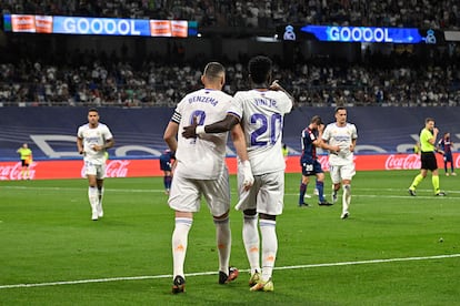 Jugadores del real madrid Karim Benzema y Vinicius Junior