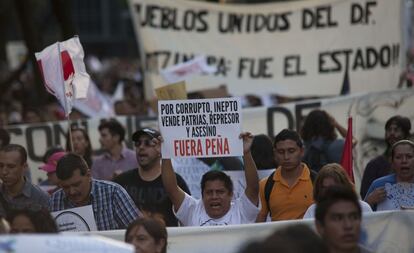 Organizaciones sociales, sindicatos, colectivos de artistas o miembros críticos de la Iglesia se unieron a la protesta.