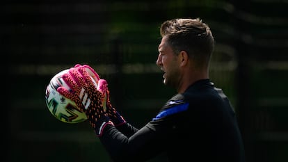 Stekenburg, en el último entrenamiento de la selección holandesa.