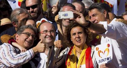 De izquierda a derecha, el delegado del Gobierno en Cataluña, Enric Millo; el primer secretario del PSC, Miquel Iceta; la ministra de Sanidad, Dolors Montserrat, y el líder del PPC, Xavier García Albiol.