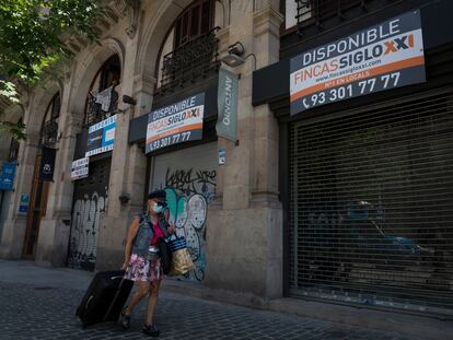 Comercios cerrados en Barcelona por la pandemia.