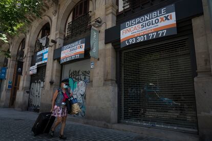 Comercios cerrados en el Born por la crisis provocada por el coronavirus.