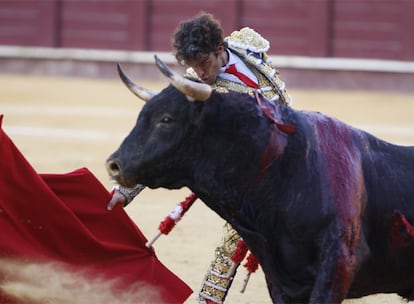 José Tomás, durante su faena ayer en la Feria de Málaga.