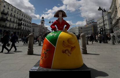 Menina gastronómica, de Hermanos Torres, una de las estatuas de la exposición, en la Puerta del Sol. 