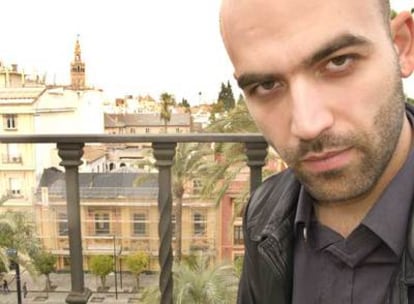 Roberto Saviano, ayer en la terraza del hotel en el que estaba alojado en  Sevilla.