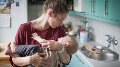Las madres que crían solas a sus hijos suelen manifestar agotamiento físico y mental, sobre todo, aquellas especialmente vulnerables.