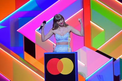La cantante Taylor Swift recoge este martes el premio al icono global.