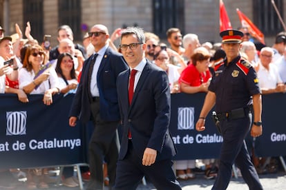 El ministro de la Presidencia, Félix Bolaños, a su llegada a la toma de posesión del presidente electo de la Generalitat, Salvador Illa, este sábado en Barcelona.