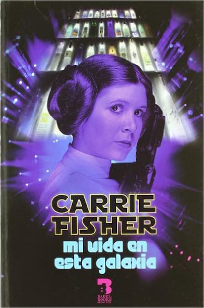 Fisher, Carrie. Mi vida en esta galaxia (Babel Books)

 

Se puede (y se debe) recordar a Carrie Fisher por algo más que interpretar a la princesa Leia. En estas páginas se encontrarán muchos más motivos. Esta es la traducción de Wishful Drinking, el monólogo autobiográfico que popularizó en el teatro y en el que se reía e ironizaba respecto a ese papel perenne de icono sexual nerd, el peso y admiración de ser hija de dos iconos de Hollywood, el machismo que la persiguió, su bipolaridad o sus adicciones.