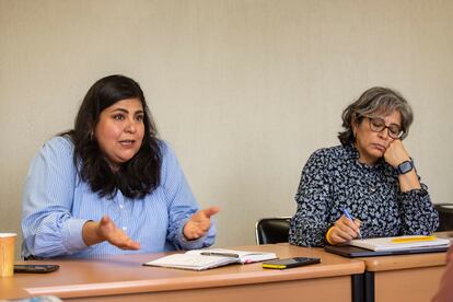 Ana Laura Gallardo y Catalina Inclán durante el conversatorio sobre educación en Ciudad Universitaria.