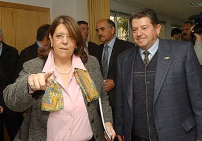 La ministra Elvira Rodríguez, el lunes pasado en Murcia, junto al presidente de COAG, Pedro Lencina.