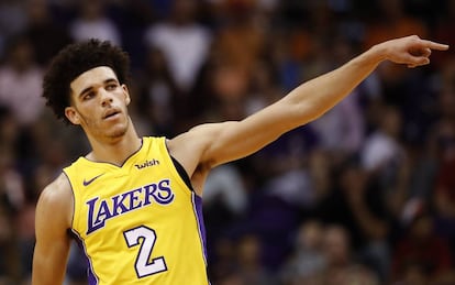 Lonzo Ball, ante los Suns.