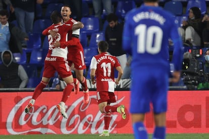 Los jugadores del Celta celebran un gol.