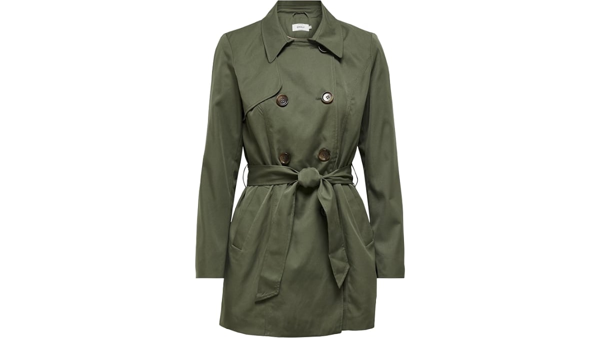 Gabardina con cuello camisero.