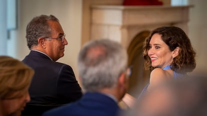 Enrique Ossorio e Isabel Díaz Ayuso, en la entrega de la Medalla de Oro al chef José Andrés, el pasado 1 de julio.