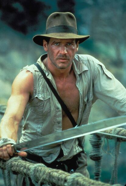 A finales de los años 70, George Lucas y Steven Spielberg trabajan en una película que rinde homenaje a los seriales de su infancia. Así nace Indiana Jones, que protagonizó Harrison Ford.