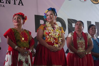 Xóchitl Gálvez durante el encuentro con militantes el 23 marzo 2024, en Santo Domingo Tehuantepec, Oaxaca.