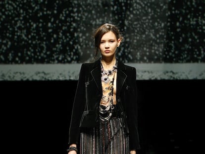 Giorgio Armani lo apuesta todo al terciopelo el próximo invierno