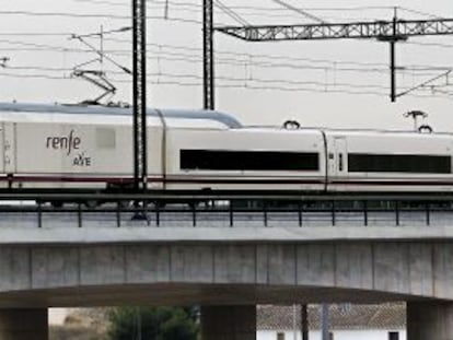 Viaje inaugural del tren de alta velocidad a Valencia en diciembre de 2010.