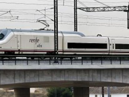 Viaje inaugural del tren de alta velocidad a Valencia en diciembre de 2010.