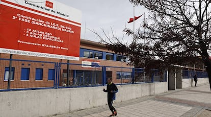 Obras de construcción en el IES Sanchinarro, de la Comunidad de Madrid