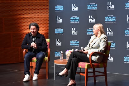 Gustavo Dudamel habla durante una rueda de prensa este jueves, en Los Ángeles.