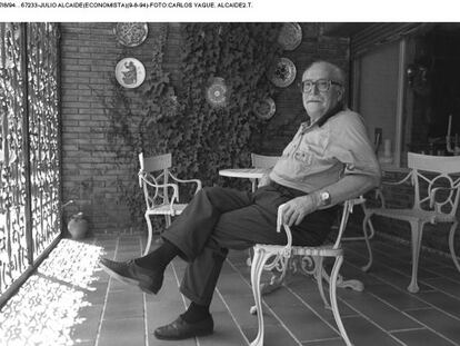 Julio Alcaide, economista y estad&iacute;stico, en 1994.