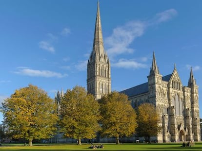 Exterior de la catedral g&oacute;tica de Salisbury, al sur de Inglaterra.