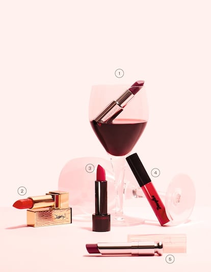 1.	Le Rouge Mat, de Givenchy. Barra de labios que aporta confort y larga duración al mismo tiempo. Tono Violine Retro. 36,50 euros.
2.	Rouge Pur Couture, de Yves Saint Laurent. Color puro y satinado de la colección Dazzling Lights. 35,50 euros.
3.	Rouge Rouge, de Shiseido. Color intenso y rico de textura fundente y acabado mate. Se adhiere perfectamente a los labios sin resecarlos. Tono Primrose Sun. 31 euros.
4.	‘Gloss’ Douglas. Cremoso y ligero en una tonalidad rojo sangre. 7,95 euros.
5.	Dior Addict Lip Glow. Bálsamo labial que intensifica el color natural 
de los labios. Tono Berry. 
32 euros.